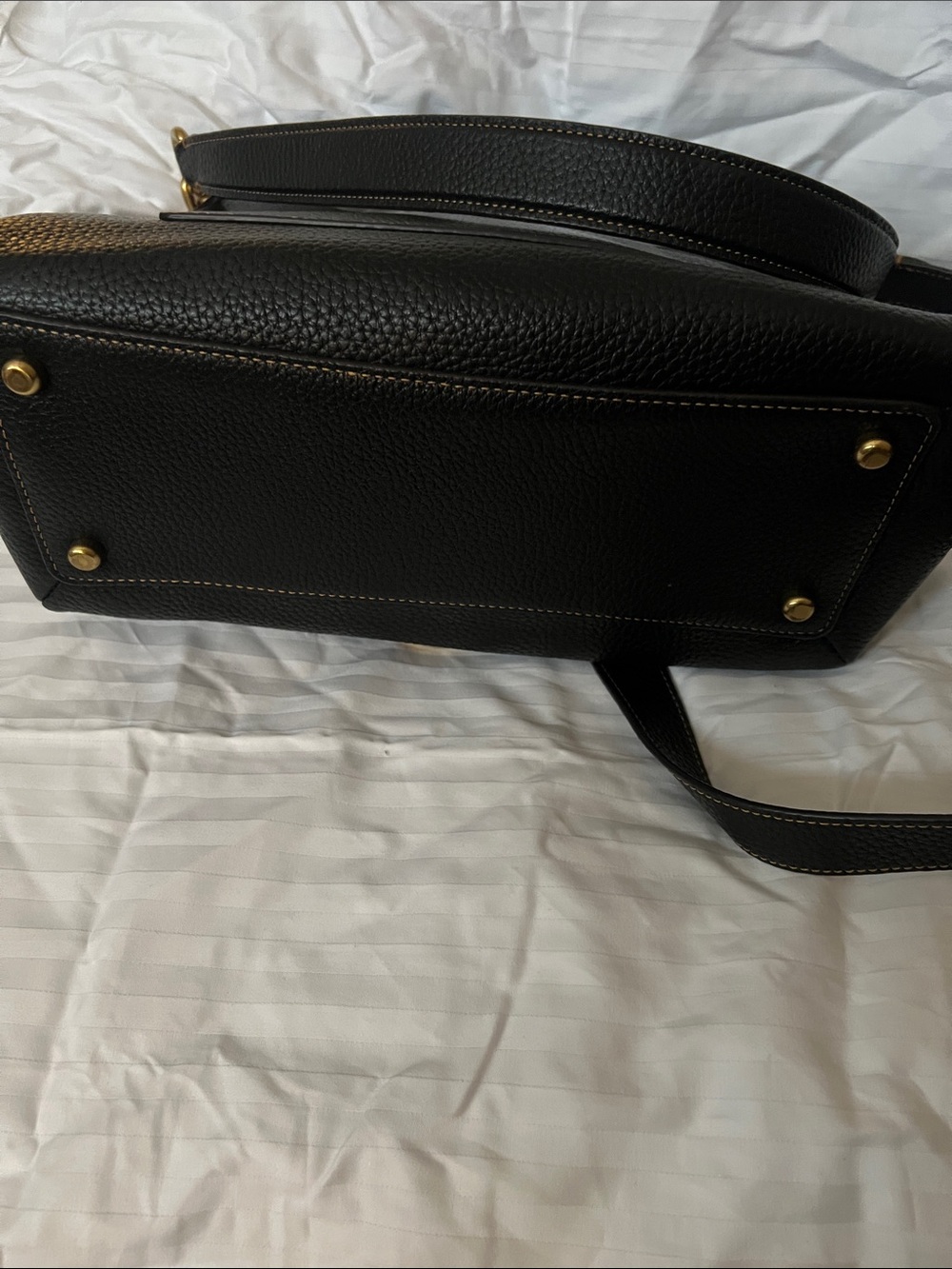 COACH May shoulder bag in black pebbled leather and gold hardware. - Picture 6 of 10